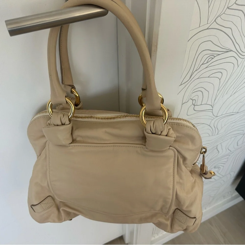 Leather Marc Jacobs ‘07 satchel in coveted Marshmallow color w gold hardware.